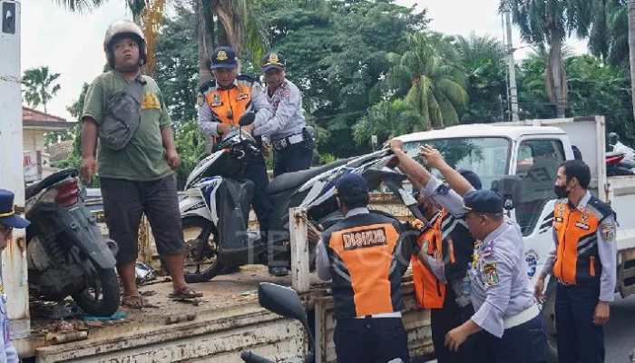 Suku Dinas Perhubungan Jakarta Timur dan Jakarta Selatan Lakukan Penertiban Parkir Liar