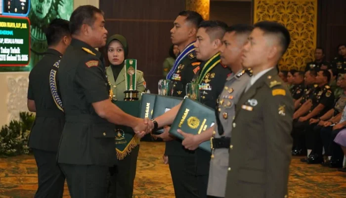 Teddy Indra Wijaya Dinobatkan sebagai Penulis Taskap Terbaik di Seskoad 2026