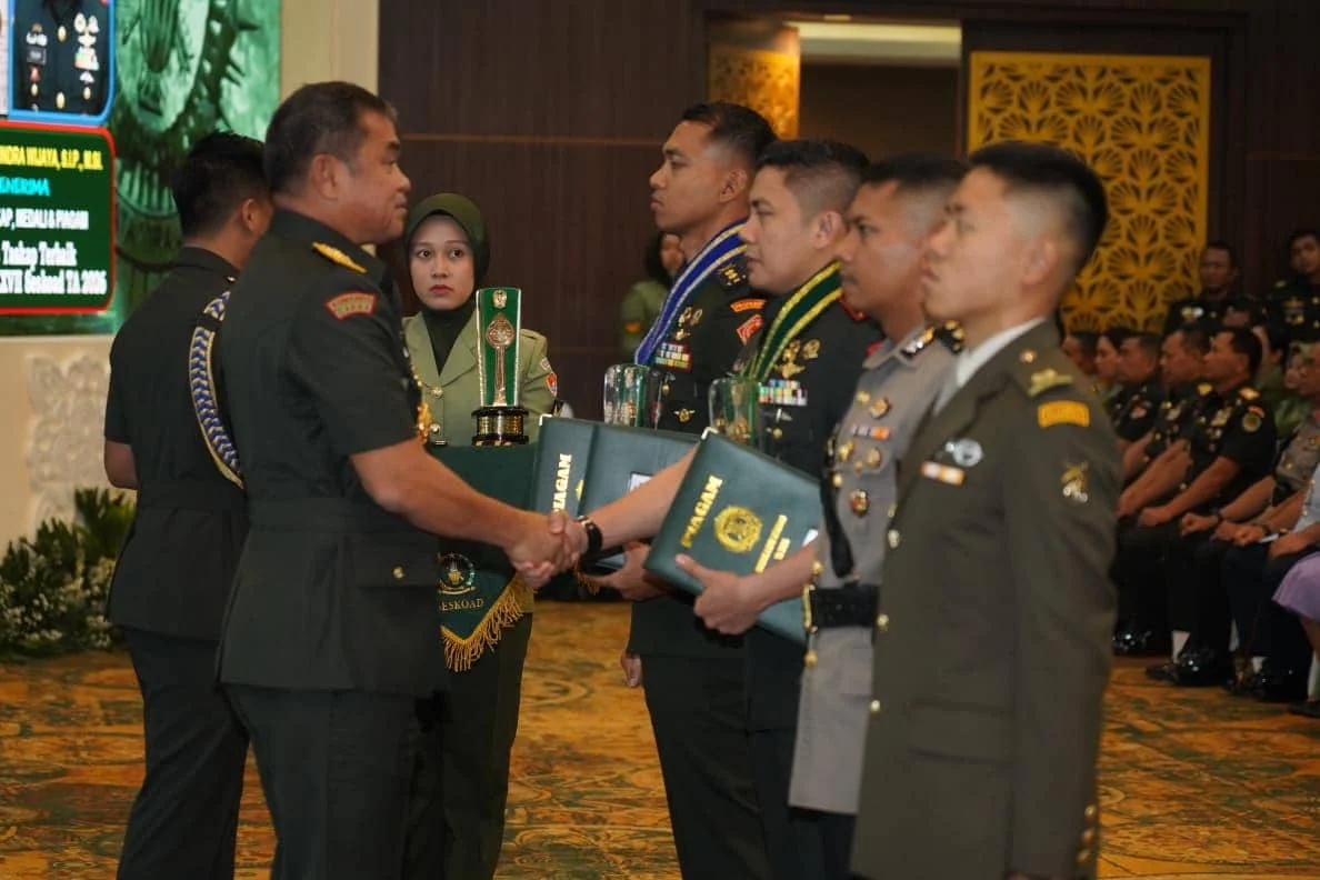 Teddy Indra Wijaya Dinobatkan sebagai Penulis Taskap Terbaik di Seskoad 2026