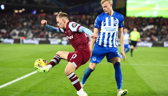 Tottenham Tawarkan £70 Juta untuk Jan Paul van Hecke, Bek Muda Brighton