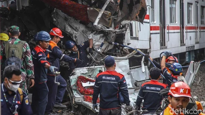 Tragedi Tabrakan Kereta di Bekasi Timur: Evakuasi Korban dan Penyebab Kecelakaan