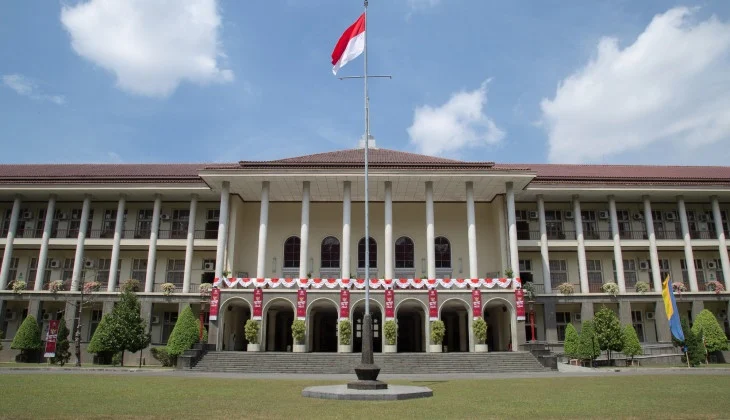 Universitas Gadjah Mada (UGM): Pusat Kegiatan Akademik dan Inovasi