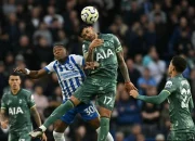 Van Hecke Memimpin Lini Belakang Brighton dengan Disiplin dan Tottenham Hotspur Menjadi Sorotan