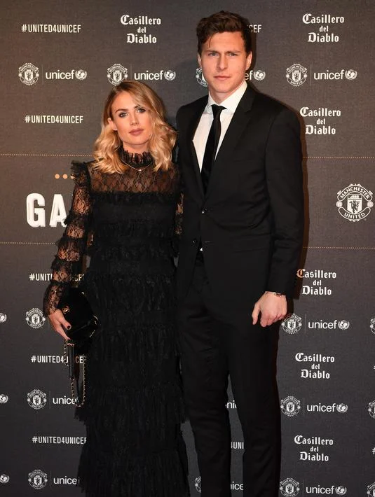 Victor Lindelof dan Istri Maja Menari di Dallas, Sementara Swedia Lolos ke Babak 32 Besar Piala Dunia