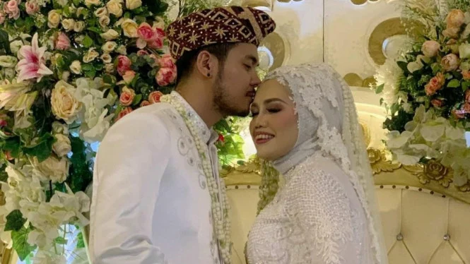 Viral ijab kabul Elly Sugigi menikah ke-6 kali, netizen malah curiga