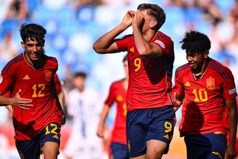 Yéremy Pino: Bintang Muda Sepak Bola Spanyol yang Siap Menghebohkan Dunia