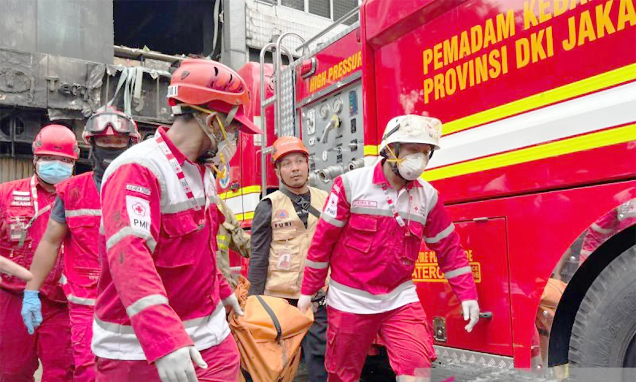 20 Detik yang Mengguncang: Dari Kebakaran Hingga Pemakaman Massal