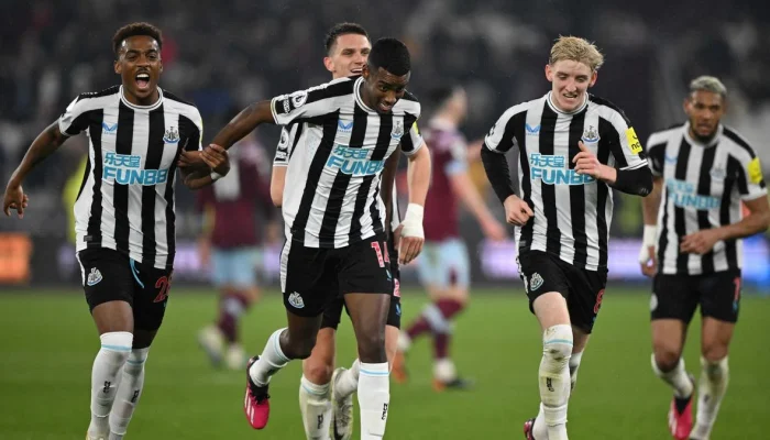 Ajax dan Newcastle United Berlomba untuk Pemain Muda
