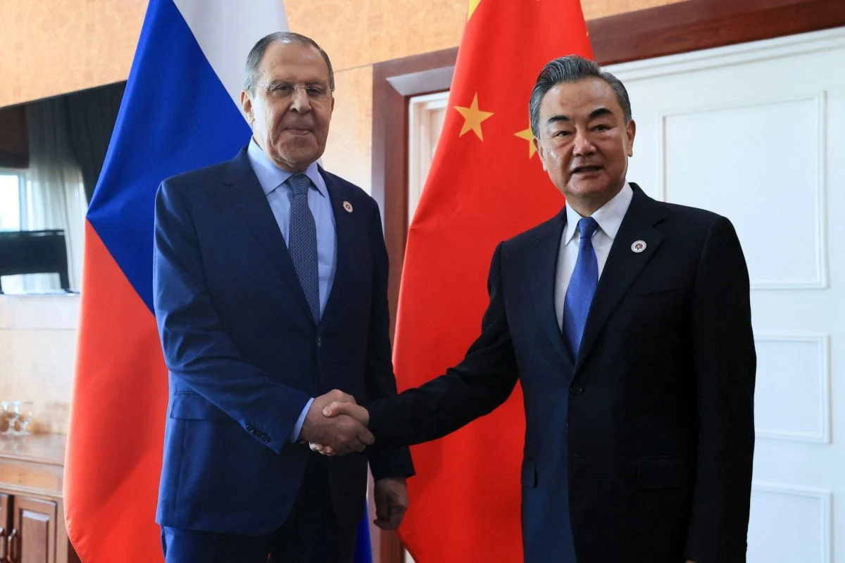 China dan Rusia Gelar Latihan Militer Bersama di Laut Cina Selatan