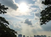 Cuaca Surabaya Didominasi Cerah Berawan, Suhu Siang Hari Capai 32 Derajat Celsius