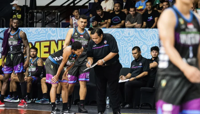 Dunia Olahraga Diguncang: Dari Pergantian Pelatih hingga Persaingan Sengit