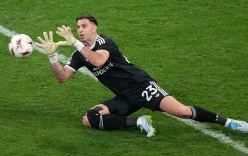 Emiliano Martinez Dibidik Juventus, Aston Villa Tetap pada Sikapnya