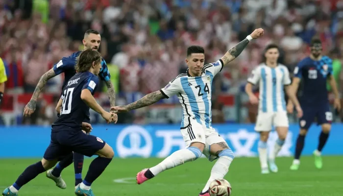 Enzo Fernandez Siap Menghadapi Inggris di Semifinal Piala Dunia