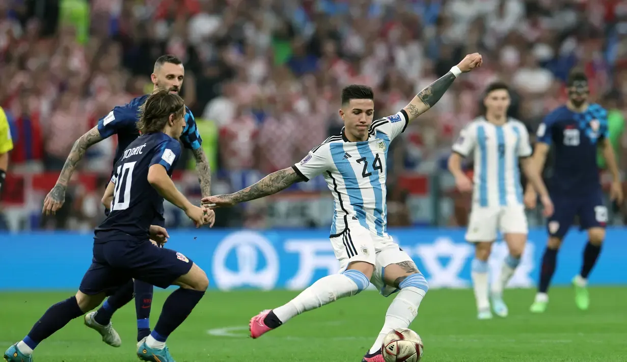 Enzo Fernandez Siap Menghadapi Inggris di Semifinal Piala Dunia