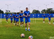 Era Baru Persib Dimulai: Igor Tolic Pimpin Latihan Perdana dengan Luka Menalo dan Pemain Baru Lainnya