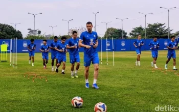 Era Baru Persib Dimulai: Igor Tolic Pimpin Latihan Perdana dengan Luka Menalo dan Pemain Baru Lainnya