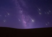 Fenomena Meteor Jatuh: Hujan Meteor Perseid dan Cahaya Zodiak Muncul di Langit