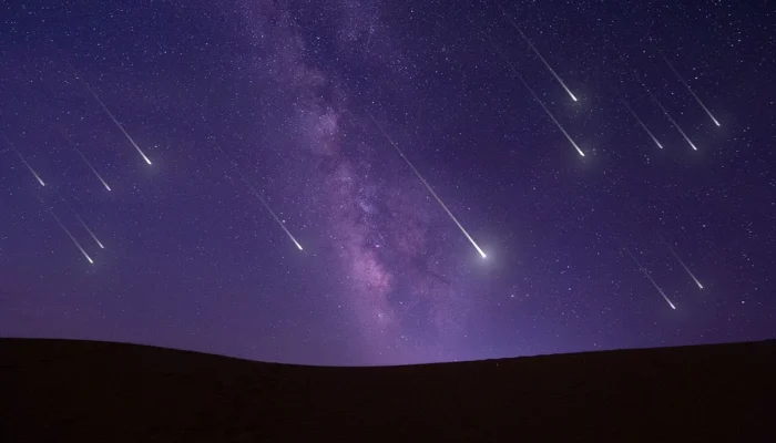 Fenomena Meteor Jatuh: Hujan Meteor Perseid dan Cahaya Zodiak Muncul di Langit