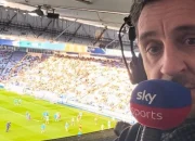 Gary Neville: Sang Pundit yang Tak Hanya Membahas Sepakbola