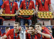 Gavi dan Fabián Ruiz Dihujani dengan Tomat Setelah Kemenangan Piala Dunia 2026