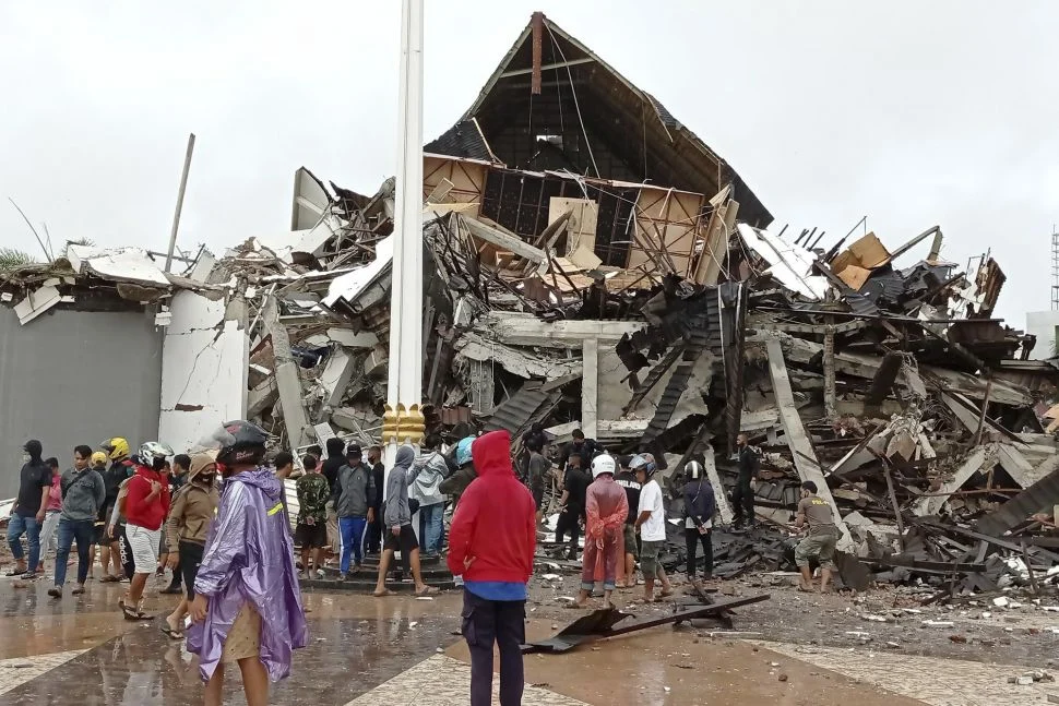 Gempa Bumi Mengguncang Sulawesi Barat: Warga Panik dan Berlarian Keluar Gedung