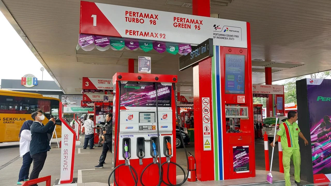 Harga Pertamax Turbo Turun, Ini Daftar Harga BBM Terbaru di SPBU Pertamina dan Lainnya