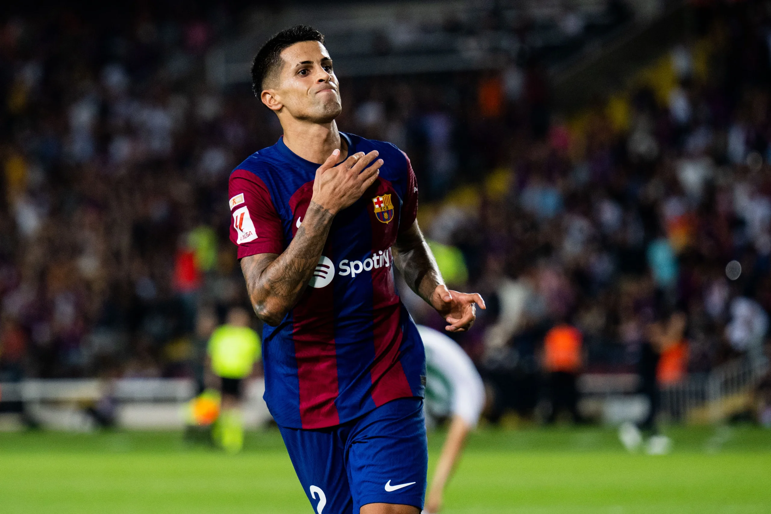 João Cancelo dan Karier Barunya di Barcelona