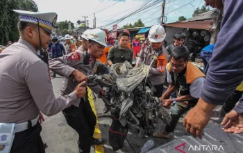 Jumat Penuh Gejolak: Bentrokan di DPRD Riau, Pencurian Modul BTS, dan Tabrakan Beruntun