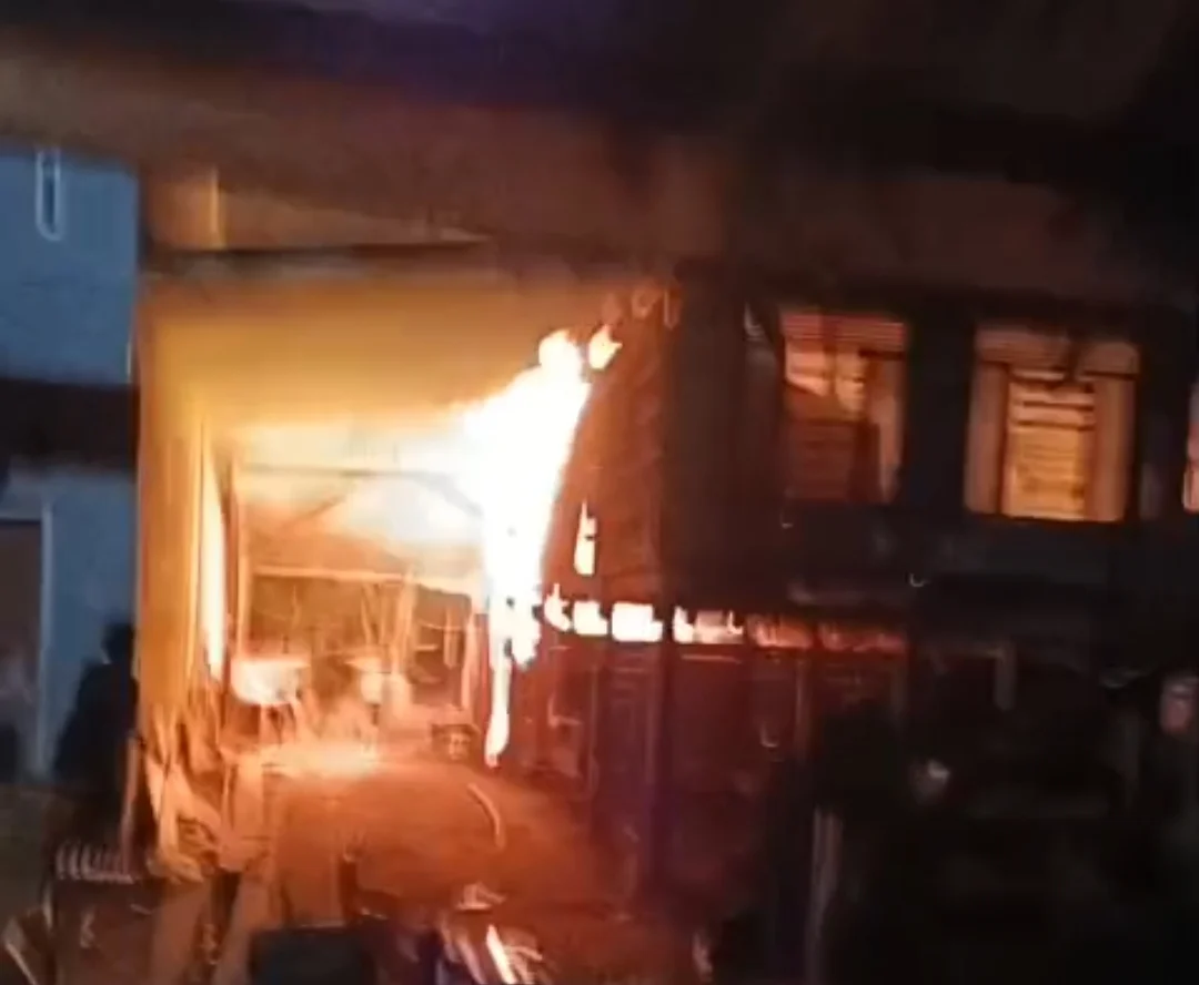 Kabar Duka di Subuh Hari Ini: Kebakaran dan Penangkapan