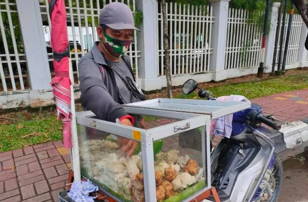 Kakek Penjual Pempek Keliling di Palembang Jadi Korban Pencurian, Warganet Berbondong-Bondong Donasi