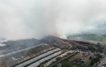 Kebakaran TPA Jatiwaringin: Kualitas Udara Berbahaya dan Evakuasi Warga