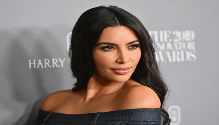 Kim Kardashian dan Fenomena Sosial Media: Dari Kritik Hingga Pengaruh