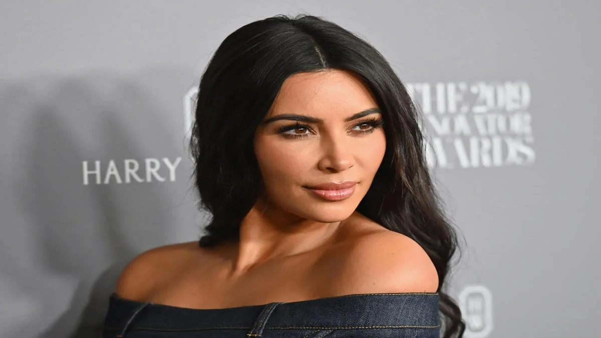 Kim Kardashian dan Fenomena Sosial Media: Dari Kritik Hingga Pengaruh
