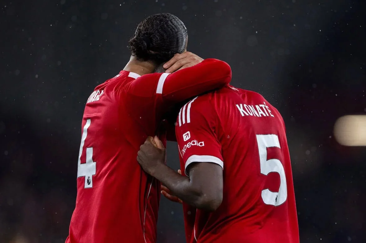 Konate dan Van Dijk: Dua Nama yang Hangat Dibicarakan di Liverpool