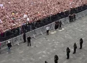 Konser BTS di Cile Terancam Batal, Ratusan ARMY Demo di Depan Istana Presiden