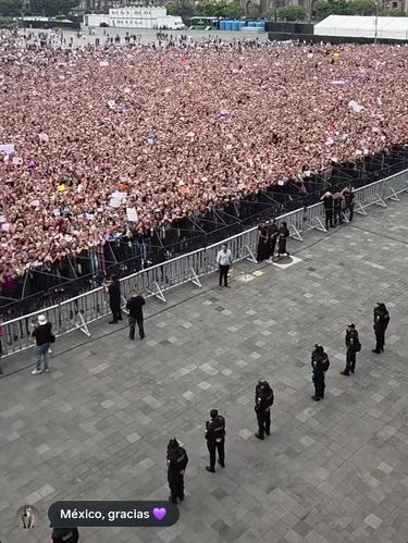 Konser BTS di Cile Terancam Batal, Ratusan ARMY Demo di Depan Istana Presiden
