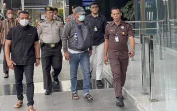 KPK Geledah Kantor Bupati Sukoharjo, Tiga Koper Hitam Dibawa