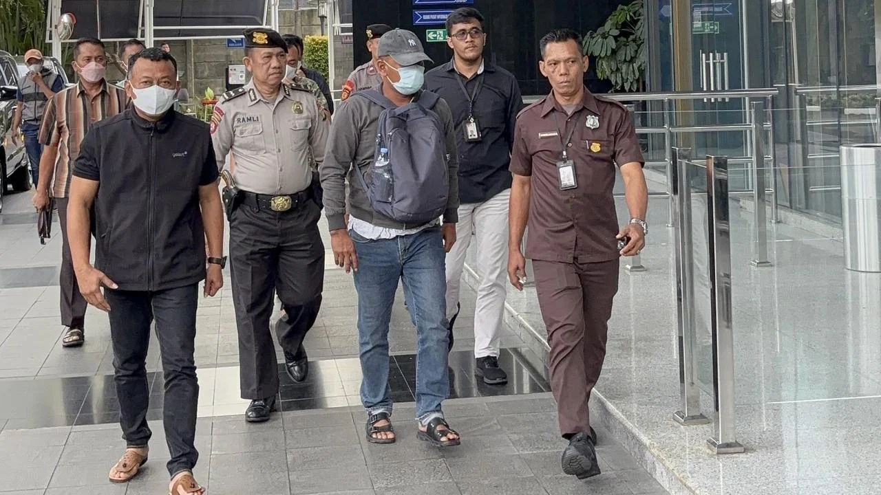 KPK Geledah Kantor Bupati Sukoharjo, Tiga Koper Hitam Dibawa