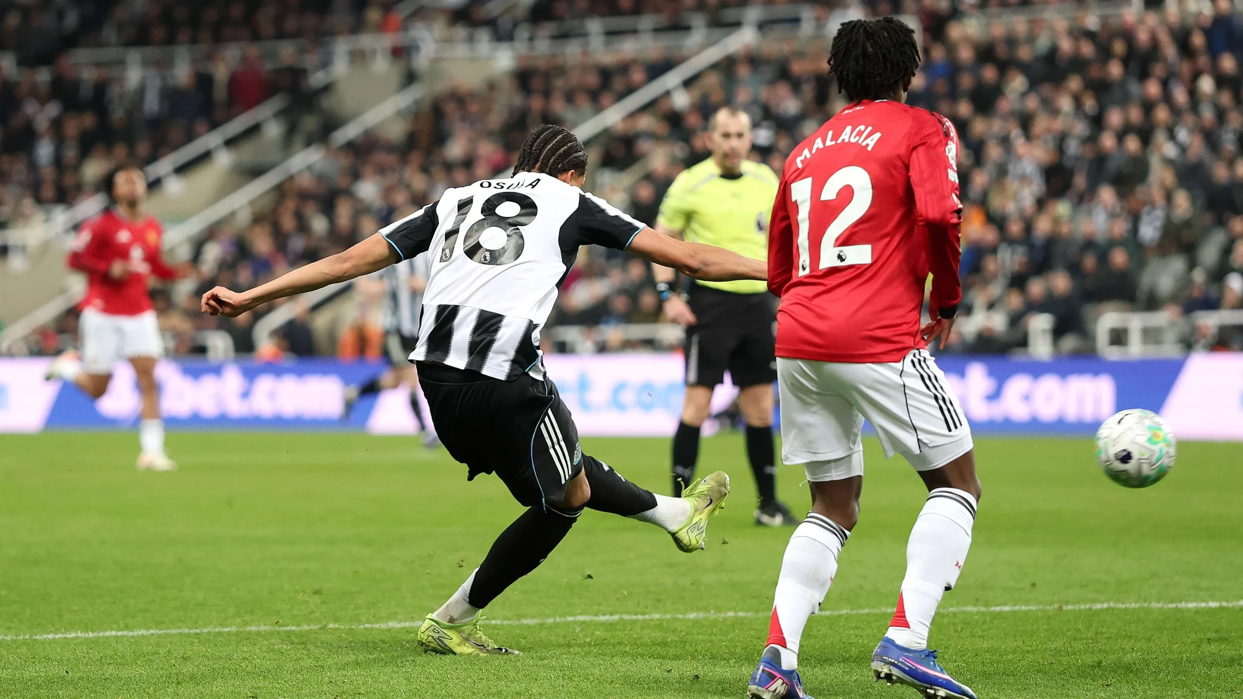 Manchester United Perkuat Lini Tengah dengan Andrey Santos, Persaingan Sengit dengan Newcastle untuk Felix Nmecha