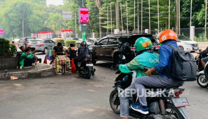 Menteri UMKM: Pendapatan Ojol Tak Turun Usai Komisi Aplikator Dipangkas Jadi 8 Persen