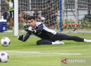 Nadeo Argawinata Resmi Gabung Persija: Tantangan Baru Bagi Kiper Timnas Indonesia