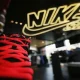 Nike Inc. Menghadapi Persaingan Sengit di Pasar Sepatu Olahraga