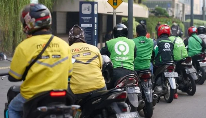 Ojek Online di Jakarta: Antara Kecelakaan dan Perjuangan