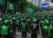 Pemerintah Siapkan Strategi Mitigasi PHK Massal dan Aturan Baru Komisi Ojol 8 Persen
