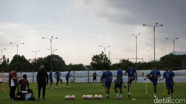 Persib Bandung Siap Menghadapi Musim Baru: Rekrutmen Pemain Baru dan Persiapan Latihan