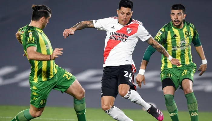 Pertandingan River Plate vs Aldosivi Dibayangi Kebakaran