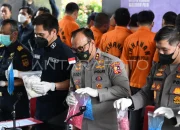 Polisi Tangkap Tiga Bandar Narkoba dan Menggeledah Ruko di Cipete