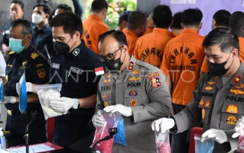 Polisi Tangkap Tiga Bandar Narkoba dan Menggeledah Ruko di Cipete