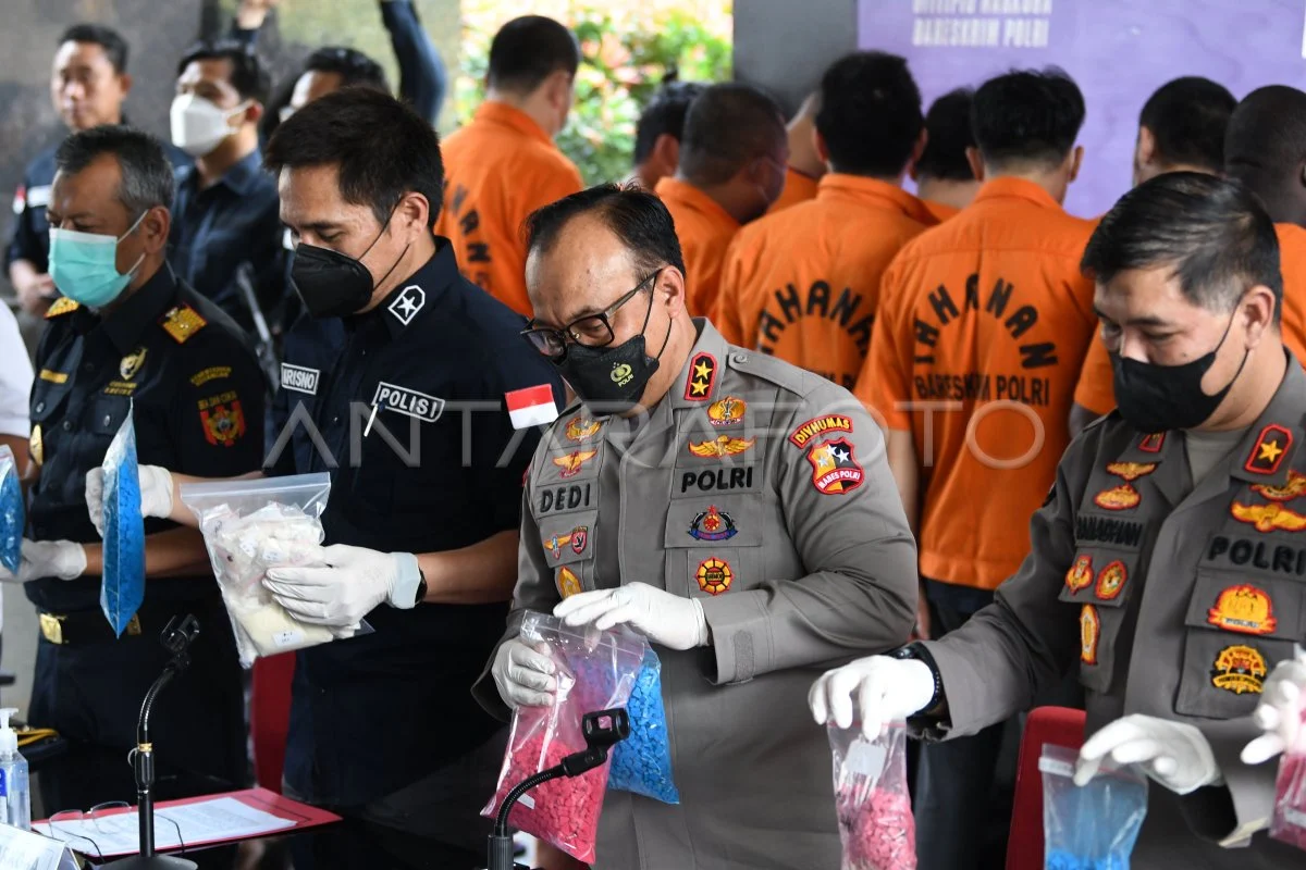 Polisi Tangkap Tiga Bandar Narkoba dan Menggeledah Ruko di Cipete