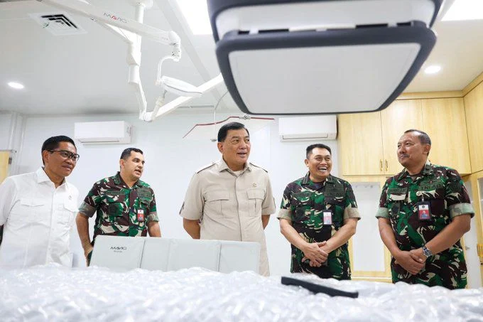 Prajurit dan Pertahanan Negara: Menhan Tinjau Fasilitas Farmasi RSPPN dan Upaya Peningkatan Layanan